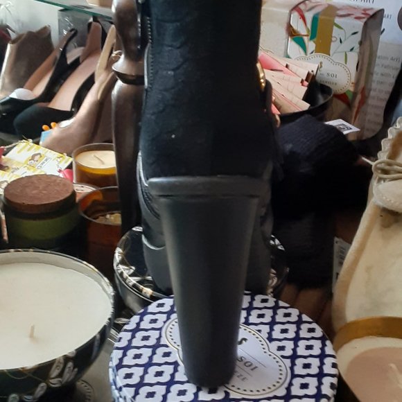 LA STRADA BLACK SHOE BOOTIE GOLD BUCKLE TRIM FALL FASHION PRE VIEW - Picture 4 of 7